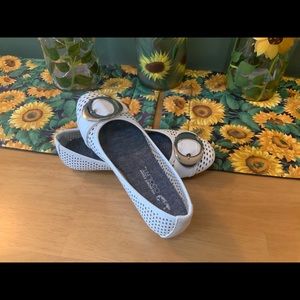 Dr Scholl’s white shoes, size 6.5